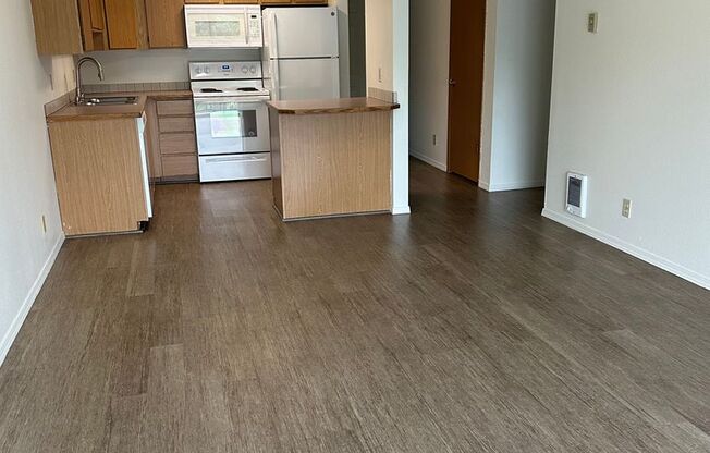 2 beds, 1.5 baths, 950 sqft, $1,650, Unit B206