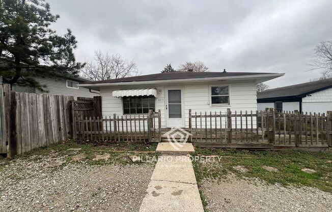 805-805 1/2 S Worth Ave