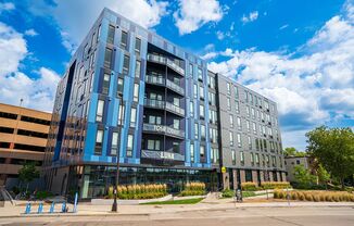 Luna Apartments