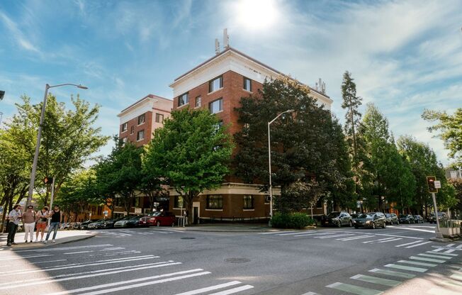 Studio, 1 bath, 378 sqft, $1,350, Unit 309