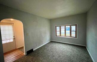 3 beds, 1 bath, $1,075