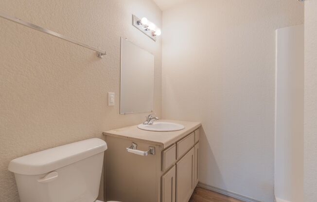 2 beds, 1 bath, $775, Unit 2120 N.13th Street