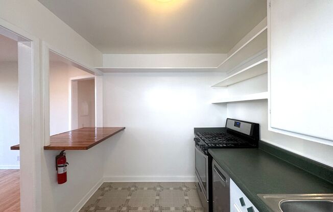 1 bed, 1 bath, $2,995, Unit 376 San Jose Ave.