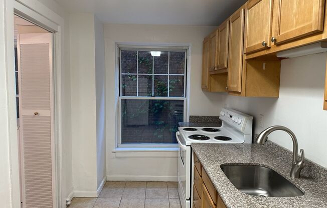 2 beds, 1 bath, 1,247 sqft, $2,000, Unit Old King Edward 18