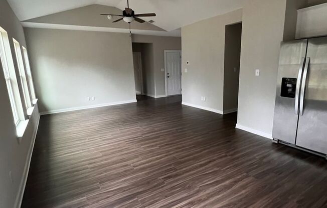 Home for Rent in Bay Minette, AL!!  SIGN A 12 MONTH LEASE BY 12/31/24 TO RECEIVE A $300 GIFT CARD UPON MOVE IN!! Available to View Now!!!