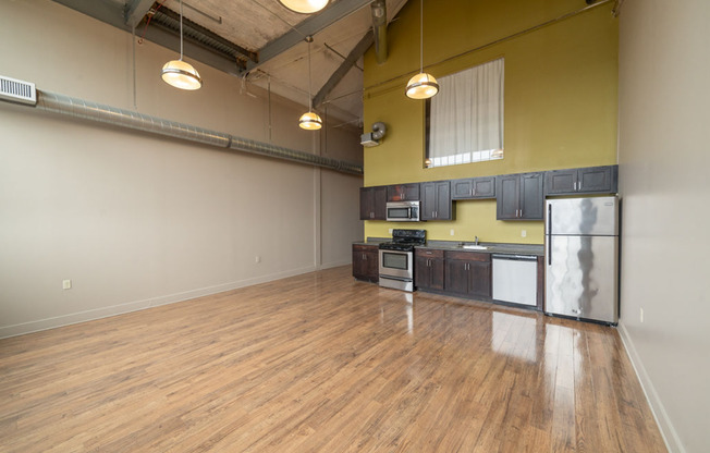 3 beds, 2 baths, 1,325 sqft, $2,100, Unit Apt. 306