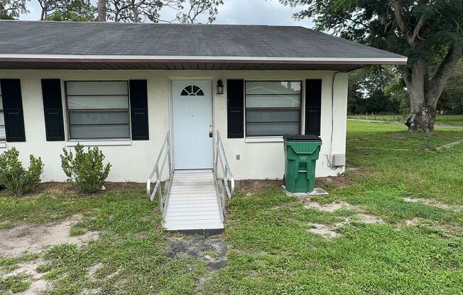 Newly Remodeled 2-Bedroom Duplex with Huge Fenced Backyard – Zephyrhills