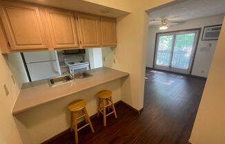 2 beds, 1 bath, 650 sqft, $1,700, Unit Unit 27