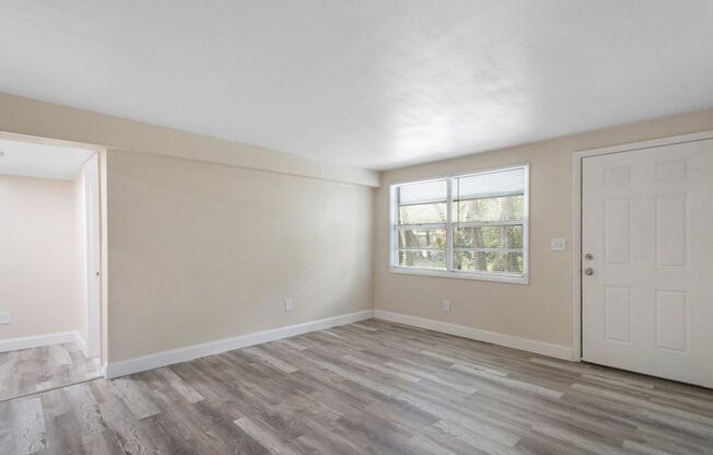 Spacious 4bdrm/1bath House ** $1,995.00 ** Section 8 OK **