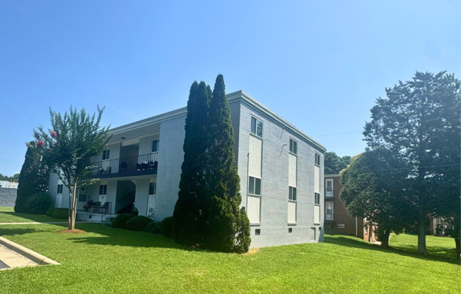 2 beds, 1 bath, 1,136 sqft, $1,300, Unit 2A