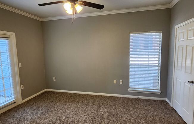 2 beds, 2 baths, 1,002 sqft, $1,725, Unit 305-u