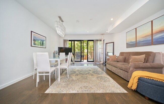 247 W 122 ST