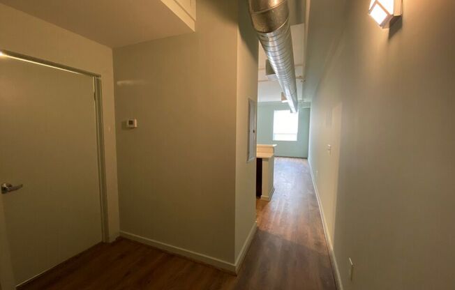 1 bed, 1.5 baths, 806 sqft, $1,350