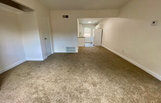 Studio, 1 bath, $850, Unit 3600-4 WY