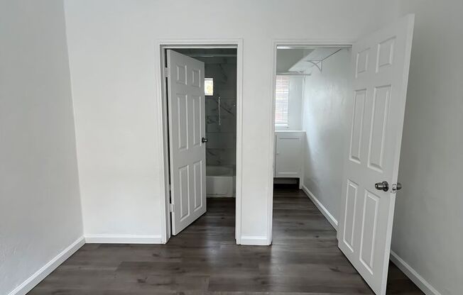 542 W 49 ST