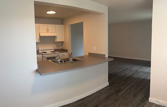 2 beds, 2 baths, 1,000 sqft, $1,295, Unit 7