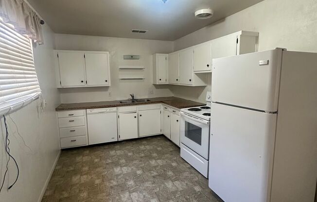 Cozy and Comfortable 3 Bed Home! Sandia School District!