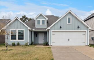 Single Story 3-bedroom, 2-bath home in Enclave at Pecan Creek