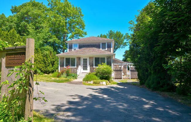 WINTER RENTAL:  Landmark Lookout (Utilities Included)