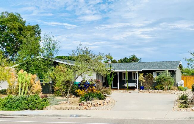 Beautiful 3BD/2BA+ Bonus Room Home Available North West Clairemont!