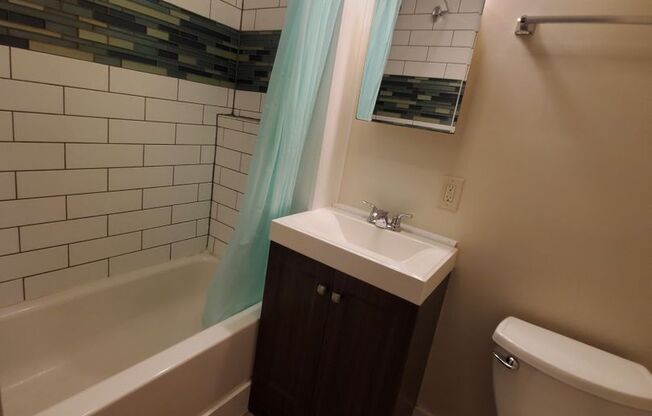 2 beds, 1 bath, $1,820, Unit 7