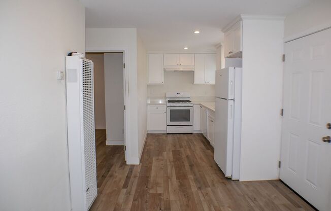 2 beds, 1 bath, $2,350