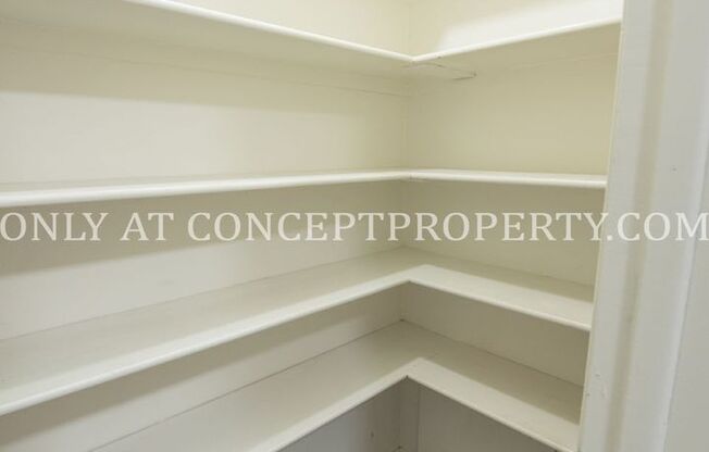 1 bed, 1 bath, 700 sqft, $1,225, Unit 35