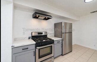 1 bed, 1 bath, $900, Unit B