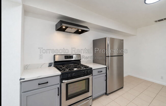 1 bed, 1 bath, $900, Unit B