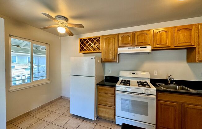 1 bed, 1 bath, 700 sqft, $1,425, Unit #12