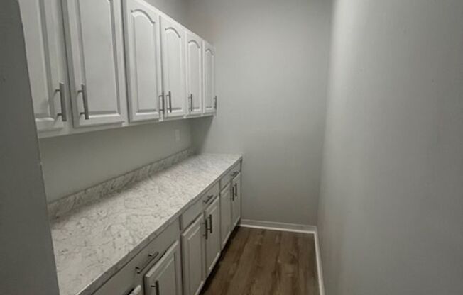 4 beds, 1 bath, $2,000, Unit 155 Belmont Unit #3L