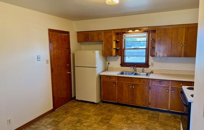 Spacious 2 Bedroom Apartment in Excellent Location