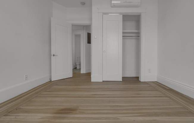 2 beds, 1 bath, $3,600, Unit 106
