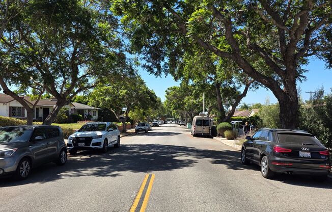 4+2 Single Family home on desirable Ventura street Near Hospital