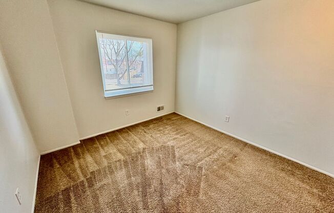 2 beds, 1 bath, 850 sqft, $1,345, Unit 905