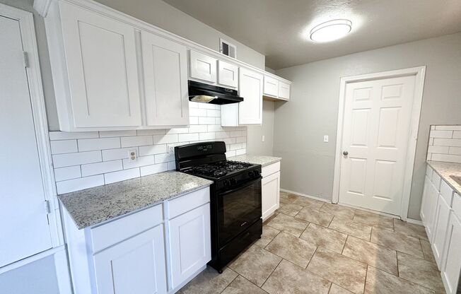 Updated 4 Bedroom - 2 Bathroom in Moore!