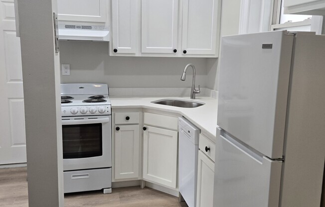 2 beds, 1 bath, $3,300, Unit 2