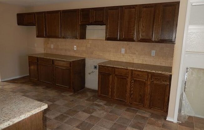 3 Bedroom, 1 1/2 Bath in Casa View!