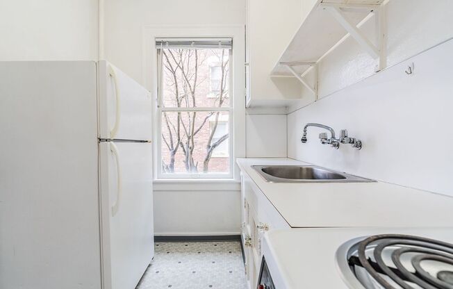 Studio, 1 bath, 420 sqft, $1,395, Unit 116