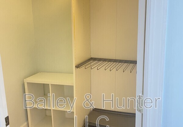 375 RALPH MCGILL BLVD NE