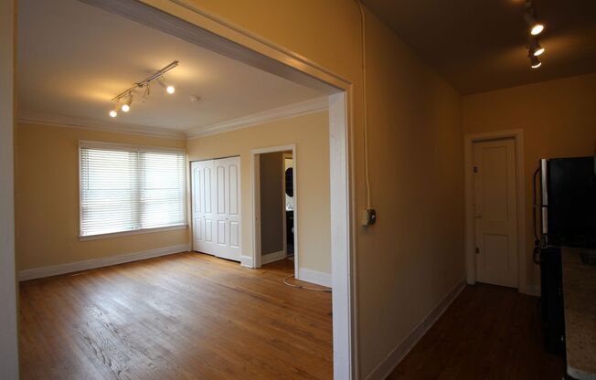 Studio, 1 bath, 450 sqft, $1,515, Unit 320