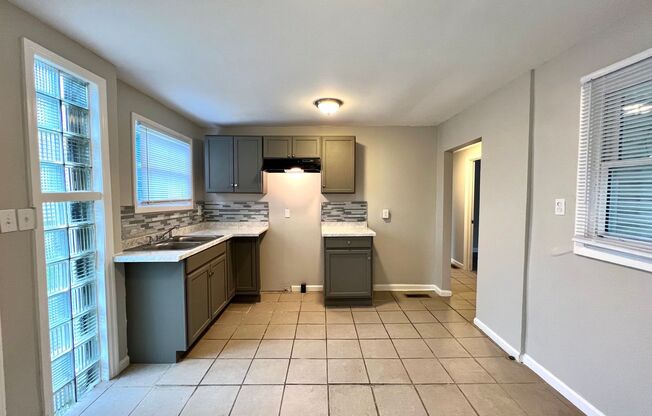 3 beds, 1 bath, $1,600