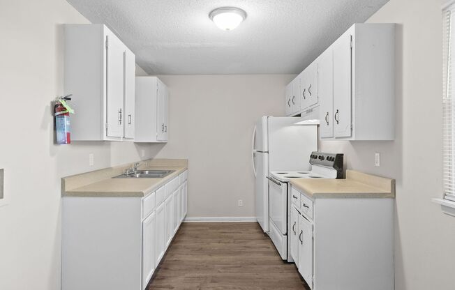 2 beds, 1 bath, 700 sqft, $850, Unit B