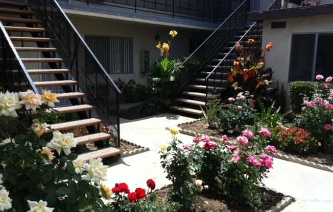 LACADENA 2 APTS.