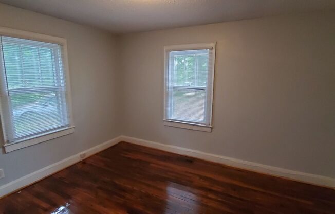 2 beds, 1 bath, $1,095