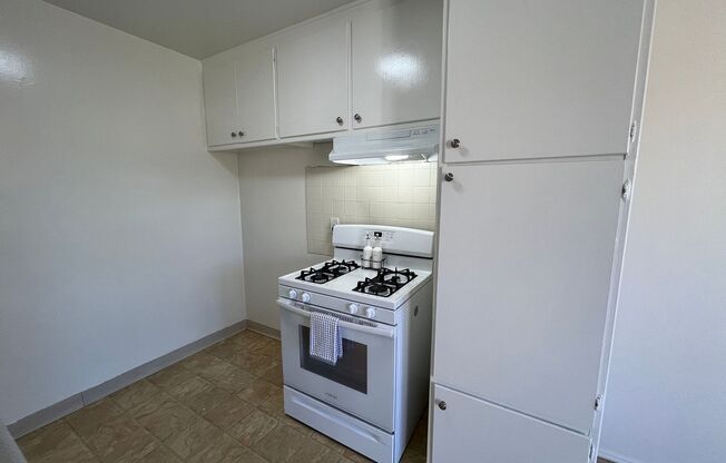 1 bed, 1 bath, 640 sqft, $1,795, Unit Unit 11