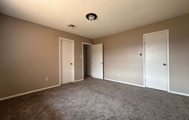 2 beds, 1 bath, 900 sqft, $825, Unit A