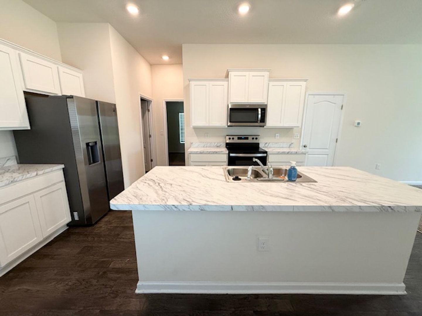 Charming 3 Bedroom, 2 Bath Home for Rent in Meadow Walk – Southside Jacksonville!