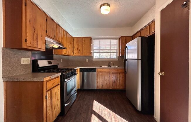 2 beds, 1 bath, 850 sqft, $1,550, Unit B