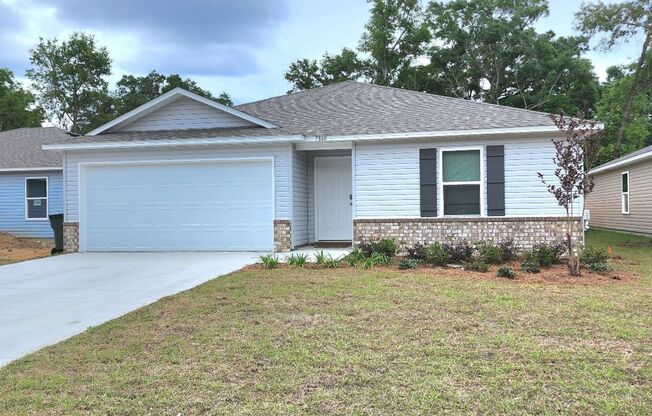 This attractive 3/2 Newer Home is situated in a prime location in Pensacola.